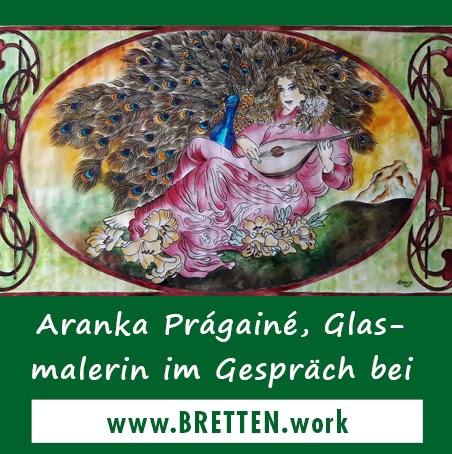 Aranka Prágainé malt wunderschöne Glasbilder.